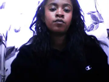 SilviaLaBombe  live sex cam