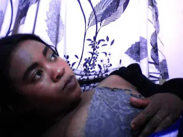 SilviaLaBombe  live sex cam