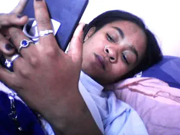 SilviaLaBombe  live sex cam