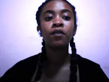 SilviaLaBombe  live sex cam