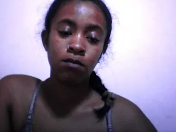 SilviaLaBombe  live sex cam