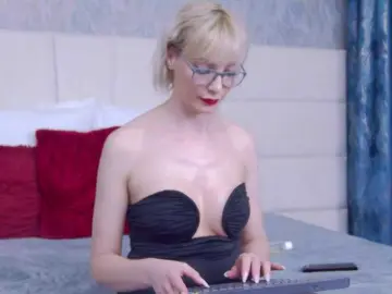 LoreneMoonlight  live sex cam