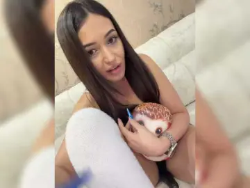 Adel-chocolatee  live sex cam