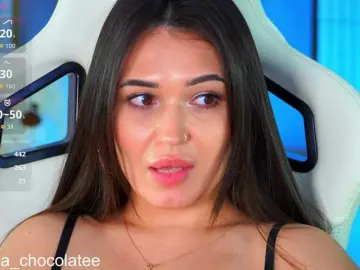 Adel-chocolatee  live sex cam
