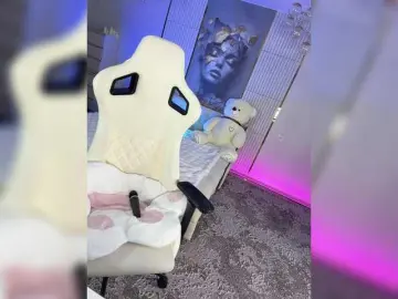 Adel-chocolatee  live sex cam