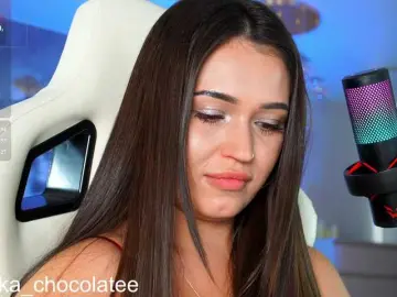 Adel-chocolatee  live sex cam
