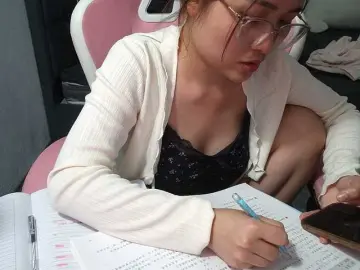 Julia98  live sex cam