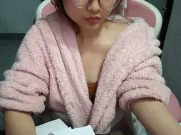 Julia98  live sex cam