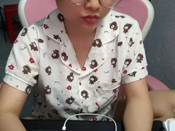 Julia98  live sex cam