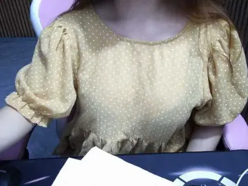 Julia98  live sex cam