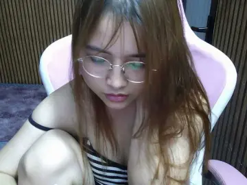 Julia98  live sex cam