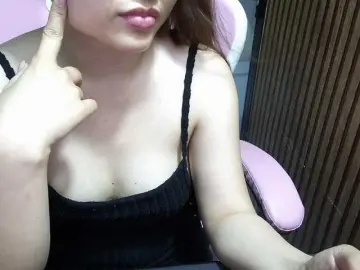 Julia98  live sex cam