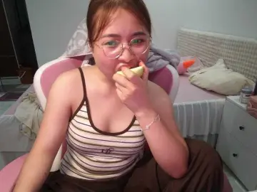 Julia98  live sex cam