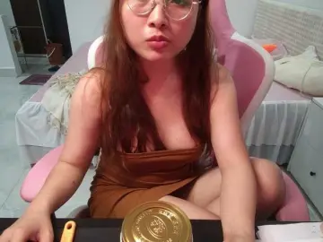 Julia98  live sex cam