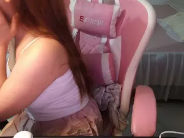 Julia98  live sex cam