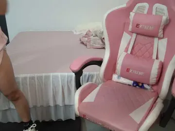 Julia98  live sex cam