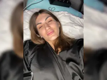 MaggieTurner  live sex cam