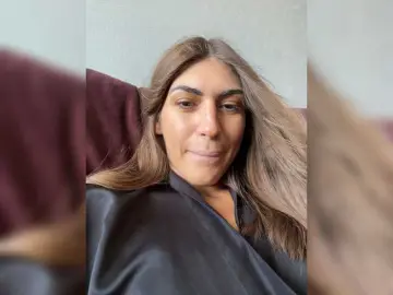 MaggieTurner  live sex cam