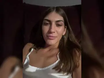 MaggieTurner  live sex cam