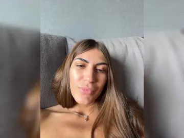 MaggieTurner  live sex cam