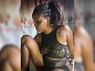 Charlyne  live sex cam