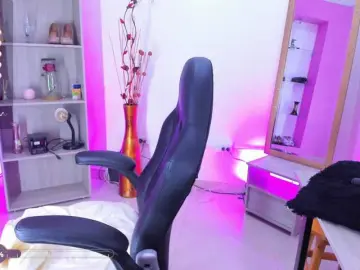 Jisoosquirt  live sex cam