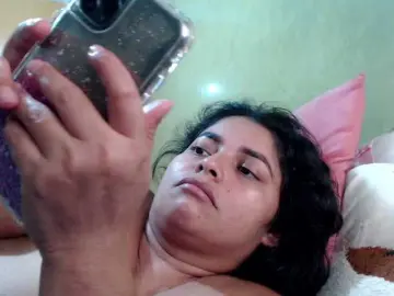 Mia-naughty  live sex cam