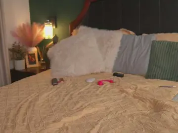 Alyonaqueen  live sex cam