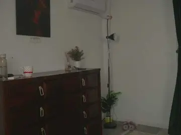 Alyonaqueen  live sex cam