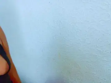 Tiny-veronica  live sex cam