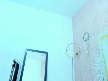 Brunettte-Sweet  live sex cam