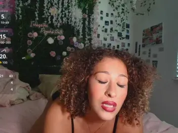 LyraCovee  live sex cam