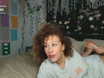 LyraCovee  live sex cam