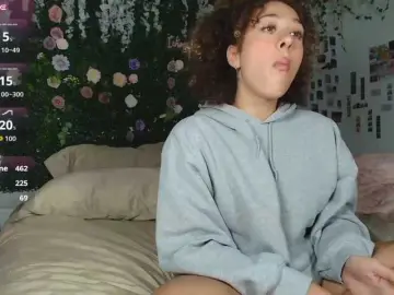 LyraCovee  live sex cam