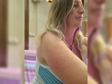 JennaDeluxe  live sex cam