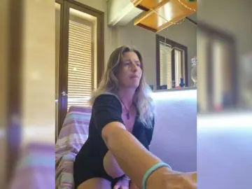 JennaDeluxe  live sex cam