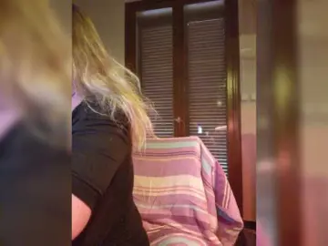 JennaDeluxe  live sex cam