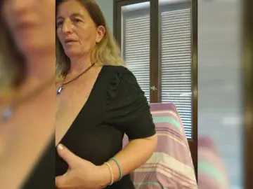 JennaDeluxe  live sex cam
