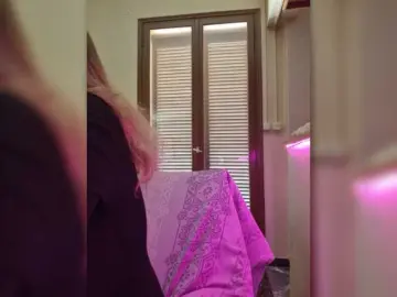 JennaDeluxe  live sex cam