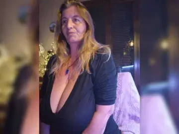 JennaDeluxe  live sex cam