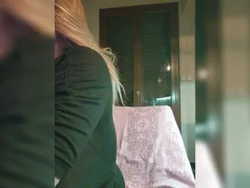 JennaDeluxe  live sex cam