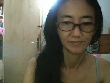 Bee077  live sex cam