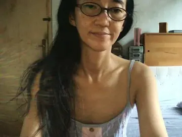 Bee077  live sex cam