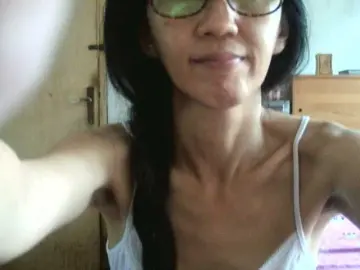 Bee077  live sex cam