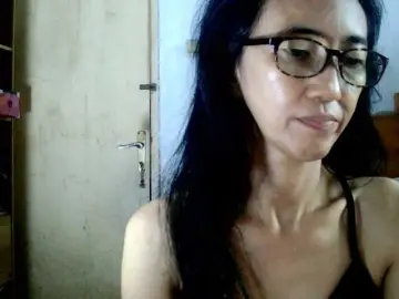 Bee077  live sex cam