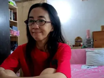 Bee077  live sex cam