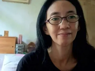 Bee077  live sex cam