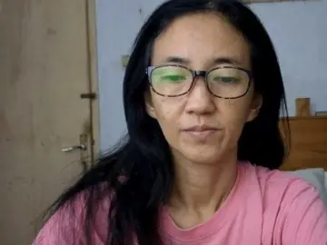 Bee077  live sex cam