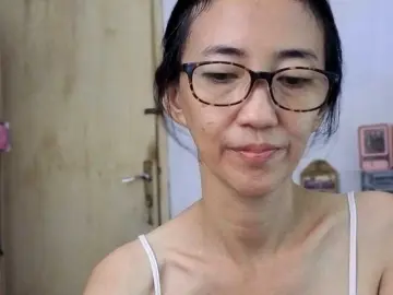 Bee077  live sex cam