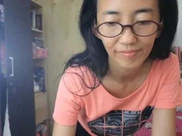 Bee077  live sex cam